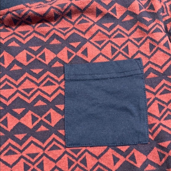 Beautiful Giant Boho Maroon and Blue Geometric Short Sleeve Tee Size XL - Picture 6 of 15